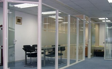 玻璃隔墙的作用 玻璃隔墙的特点
